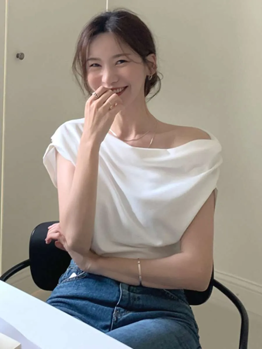 Women's solid color asymmetrical neckline batwing sleeve T-shirt, cropped top